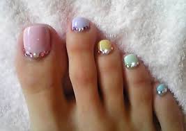 Then, let a few drops of blue polish fall onto the accent nail. 53 Strikingly Easy Toe Nail Designs 2021