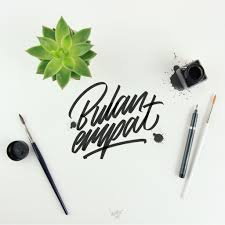 Bulan Empat