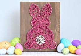 Je veux trouver des idées de décoration pour ma chambre bébé pas cher ici tableau chambre bebe a faire soi meme. Tableaux En Fils Tendus Projets Diy Inspirants Pour Paques