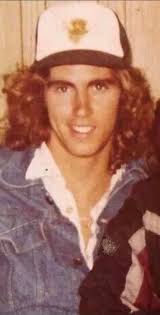 Can anyone clean up this old photo to identify the logo