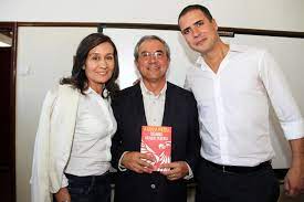 Exclusivo para assinantes quem tem um quintal sagrado não gosta que ele seja tocado pela comédia. Municipio De Rio Maior Ricardo Araujo Pereira Esteve A Conversa Na Vila Da Marmeleira