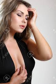 Chaude Femme Sexy En Robe Noire À La Mode, Studio Shot Banque DImages et  Photos Libres De Droits. Image 16007699