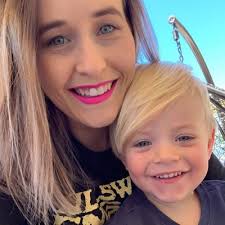 Bronnie (@bronnie_n_mase)