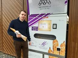 A Vannecrocq Une Machine Sort Du Pain Chaud 24 H 24 Et 7 Jours 7 L Eveil De Pont Audemer