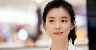 En sevdiğim 3 erkek aktör olan lee seung gi ile oynamış ve reyting rekorları kırmışlardı. Han Hyo Joo Bio Profile Education Career Boyfriend Family Awards
