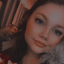 Paula Curtis's Instagram, Twitter & Facebook