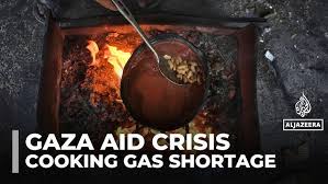 Palestinians in Gaza burn wood, plastic ...