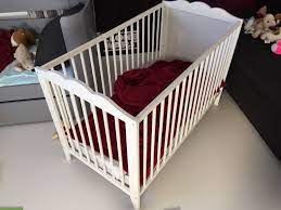 As the baby grows, you can actually move the bottom down and remove one of the long sides. Ikea Hensvik Babybett 60 X 120cm Mit Matratze In 54457 Wincheringen Fur 50 00 Zum Verkauf Shpock At