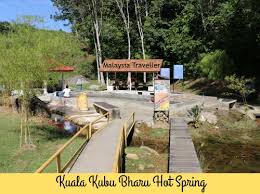 Dengan menanam tanaman air penambah oksigen ini di kolam ikan, air akan tetap jernih dan ikan akan mendapatkan oksigen yang cukup. Kuala Kubu Bharu Hot Spring Selangor