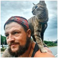 Super Gemas, Mantan Olahragawan Dean Nicholson Keliling Dunia Bersama  Kucing Oranye Kecil