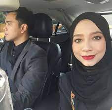 Siri drama ini dibintangi siti nordiana dan alif satar. Dia Semanis Honey Roti Canai Kuah Banjir