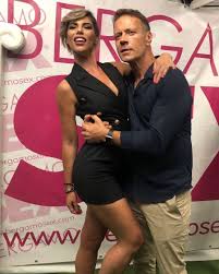 Sexy colf Giorgina Sparkling: “Pulisco le case seminuda. Ho schiavi che  frusto e mi leccano i piedi”