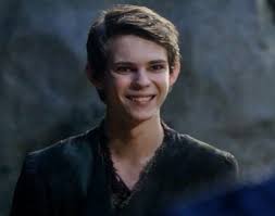Ahhhhhhhh He Has The Cutest Smile Robbie Kay Peter Pan Imagines Robbie Kay Peter Pan