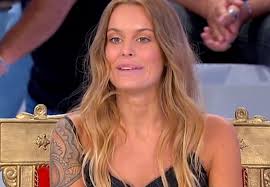 Sophie codegoni è arrivata incerta fino all'ultimo sul corteggiatore da scegliere e con cui lasciare uomini e donne. Sophie Codegoni Natale D Amore Preparativi Scelta A Uomini E Donne