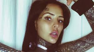 Sin embargo, se hizo un pequeño espacio y se realizó dos nuevos tatuajes. Una Arana Enorme En La Cabeza El Nuevo Tatuaje De Cande Tinelli