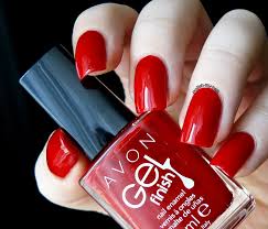 Les ongles en gel sont un bon compromis entre les faux ongles et le vernis permanent et durable. Vernis A Ongles Gel Shine Roses Are Red Rouge Avon Mark