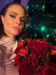 ✨ Hey Glowy B*tch! Try Something New! ✨ Did you know that your brain loves  novelty? 🧠 According to psychology, diving into new experiences can  actually boost feelings of joy and pleasure!