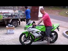 Yasudah pokoknya ninja zx25r hijau belum punya nama ini akan kby kupas tuntas sebagai tunggangan harian, jjs, ke kantor, termasuk dipakai si sulung juga. Lihat Kawasaki Ninja Rr Se 150 2014 New Oto