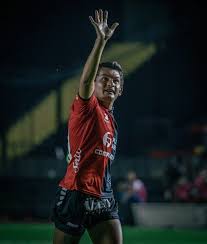 El delantero de colón de santa fe luis miguel rodríguez, de 35 años, será evaluado por el entrenador de rosario central, cristian en ese sentido, el representante advirtió que rodríguez tiene nueve meses más de contrato en colón, pero en caso de que central esté interesado y que al. El Pulga Rodriguez Cada Vez Mas Lejos De Continuar En Colon Cadena Oh