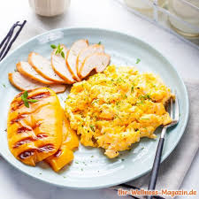 Im inneren habt ihr dann ganz zartes fleisch. Ruhrei Mit Paprika Und Hahnchenbrust Gesundes Low Carb Rezept Furs Fruhstuck