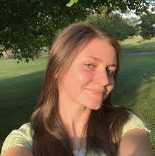 Alaina Poe's Instagram, Twitter & Facebook