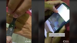 Memanglah, salah satunya hal yang paling menegangkan dalam kehidupan seorang pria yaitu saat melamar wanita yang amat dikasihinya untuk menikah. Pria Ini Melamar Pacar Saat Ulang Tahun Kado Proposal Cincin Lamaran Jadi Sorotan