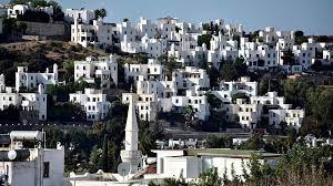 Ayrıca ev içerisinde bölücü duvar olmayıp evlerin bölümleri veya odaları dolaplar ile birbirinden ayrılmaktadır. Bodrum Un Akrep Savar Evleri Turizmi Canlandiriyor