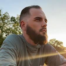 What could be causing slow oil pressure gauge reaction in a GMC Yukon?