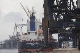 Atraso em portos cresce e gera custo bilionário ao setor - 18042025 -  Mercado - Folha