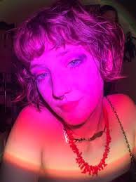 Sami Leach's Instagram, Twitter & Facebook