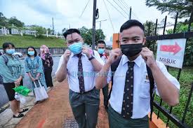 Smk st thomas (m) merupakan salah sebuah sekolah subsidi oleh kerajaan malaysia. Students In Kuching Adhere To New Norms Strict Sop As Schools Reopen For Those Sitting For Public Examinations Borneo Post Online