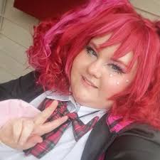 💖 DAY 2 💖 Clover Field 🍀 Happy Monday posting haha ✌️ Sunday was good,  finally got to browse the artist alley properly in search of niche fandoms  that have fan art