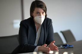 Katharina reich durchleuchtet unkonventionell ihr umfeld mit dem werkzeug der sinnlichen wahrnehmung und entwickelt daraus interdisziplinäre arbeiten. O9alpzvjfn7mam