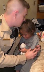 A welfare check led to officers discovering a dead woman covered in a  blanket lying on her own front porch with her young child inside the house.  READ MORE: ⤵️