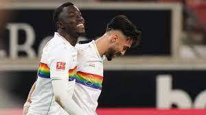 Silas wamangituka (vfb stuttgart) right footed shot from the centre of the box to the high centre of the goal. Souveraner Vfb Sieg Gegen Mainz Fans Feiern Solo Dribbler Wamangituka