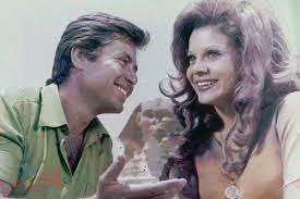 حصلت عام 1972 على دبلوم المعهد العالي للسينما قسم الإخراج، وشاركت في العديد من الأعمال السينمائية بداية من الستينات مرورا. ØªÙ…ÙŠØ²Øª Ø¨Ø§Ù„Ø¬Ø±Ø£Ø© Ø£Ø¬Ù…Ù„ ØµÙˆØ± ØµÙØ§Ø¡ Ø£Ø¨Ùˆ Ø§Ù„Ø³Ø¹ÙˆØ¯ ÙÙŠ ÙØªØ±Ø© Ø§Ù„Ø³Ø¨Ø¹ÙŠÙ†Ø§Øª