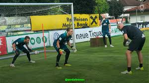 Sv Werder Bremen On Twitter Unsere Torhuter Arbeiten Wahrenddessen An Ihren Reflexen Irgendwie Geht Da Keiner Rein Zillerdeich2018 Werder Https T Co Pj7pcq8oic