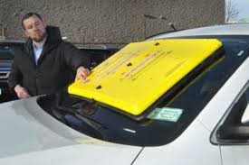 O Noua Surpriza Pentru Cei Ce Parcheaza Neregulamentar Caracatita De Parbriz Video Caracatiță Urban