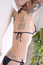 刺青・タトゥー女性 風俗情報『秘密の裸』