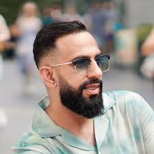 Can anyone able to Pick rubbish from my garden it's formal blocks some  bricks and wood RM10 area