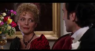 Comme parfois, je vais me faire l'avocat du diable dans il viendrait un temps où arthur ne serait plus tenaillé par les souvenirs de la pupille d'uther, sa sœur, et serait capable de l'assassiner sans remords. Wxdfdbsmb01xbm