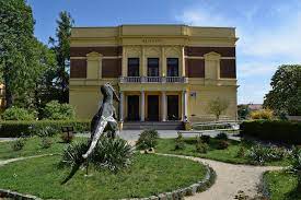 Muzeul național brukenthal din sibiu, secția muzeul de istorie naturală, alături de partenerii săi universitatea lucian blaga din sibiu prin facultatea de ştiinţe agricole, industrie alimentară şi protecţia mediului, facultatea… Facebook