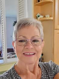 ♥️🕊️Today I turned 5 and no one has congratulated me yet for being  different. I hope you are not like that and that you will greet me.😢🎂💖