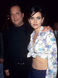 De fapt, singurul în branșă. Courteney Cox Hosted With Jon Lovitz The Most 90s Tastic Moments From The Mtv Movie Awards Popsugar Celebrity Uk Photo 27