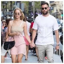 Jennifer lawrence is pretty much considered a hero in the acting biz. Jennifer Lawrence Gets Engaged To Boyfriend Cooke Maroney Sentinelassam
