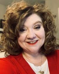 Janine Wray's Instagram, Twitter & Facebook