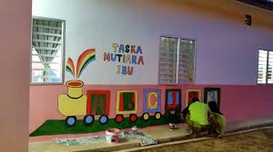 Hiasan dinding kecil, hiasan berbahan kayu atau kertas, hingga hiasan dinding minimalis menanti untuk menghiasi ruangan anda. Kindergarten Lukisan Mural Dinding Tadika Cikimm Com
