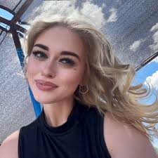 👋🏻 hi everyone! I'm looking for two recommendations. 1. Looking for a  hairdresser that is great with blonde highlights 2. Looking for a place  that does facials and massages (my Mother's Day