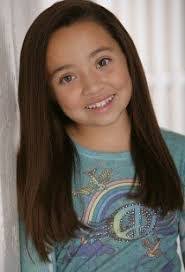 Noelle Howe's Instagram, Twitter & Facebook