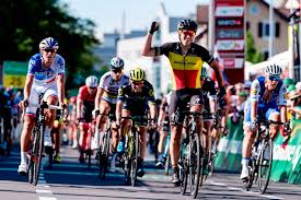 Gilbert s'est dégagé en force dans le cauberg, à deux kilomètres de l'arrivée. Philippe Gilbert Biography Statistics News In The Bunch